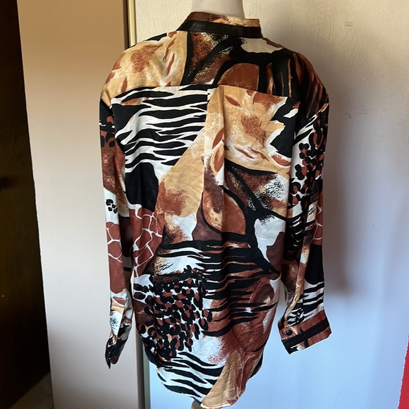 Brown animal print silk blouse. Size L - Picture 8 of 12